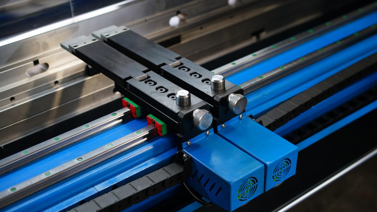 Wc67k-400T Cnc Plc手動板料折彎機液壓數控折彎機