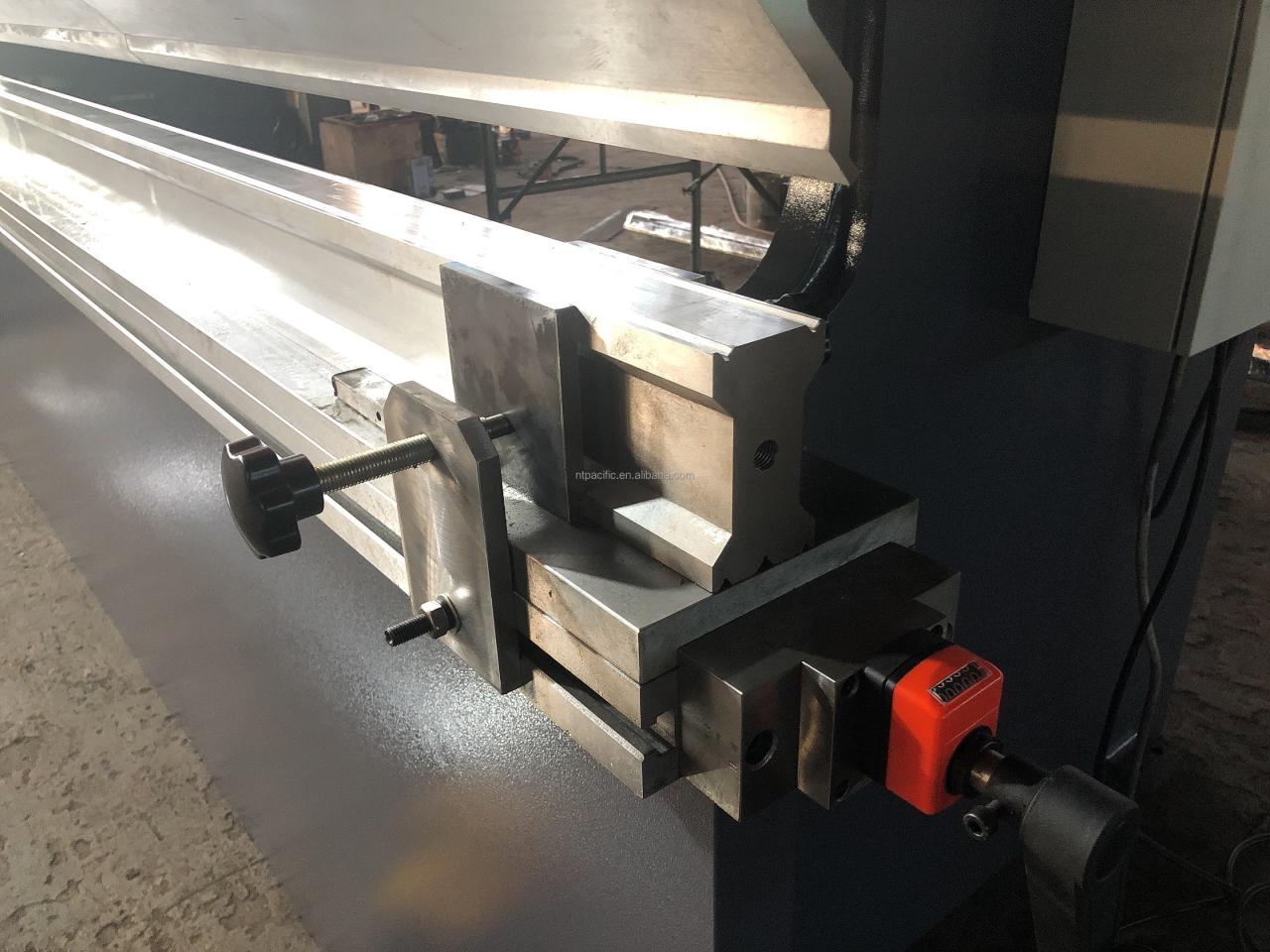 Wc67k Cnc Aluminum Iron Plate Hydraulic Press Brake Cnc Metal Sheet Bending Machine Wc67k Cnc鋁鐵板液壓折彎機Cnc金屬板折彎機