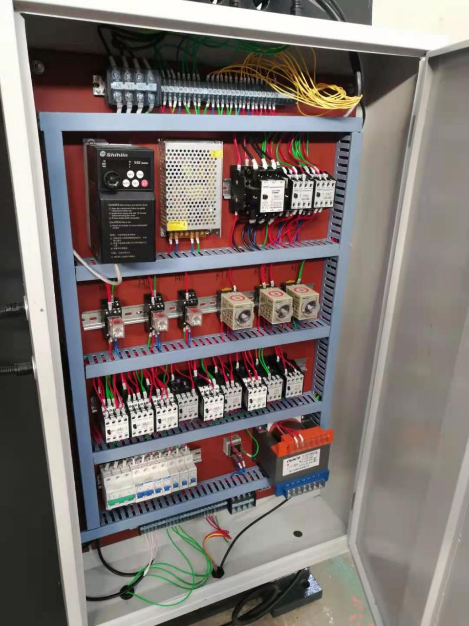 Wc67y-160 4000 Hydraulic Press Brake Cnc Metal Bending Machine For 4000mm Width Steel Wc67y-160 4000 液壓折彎機數控金屬折彎機適用於 4000mm 寬鋼